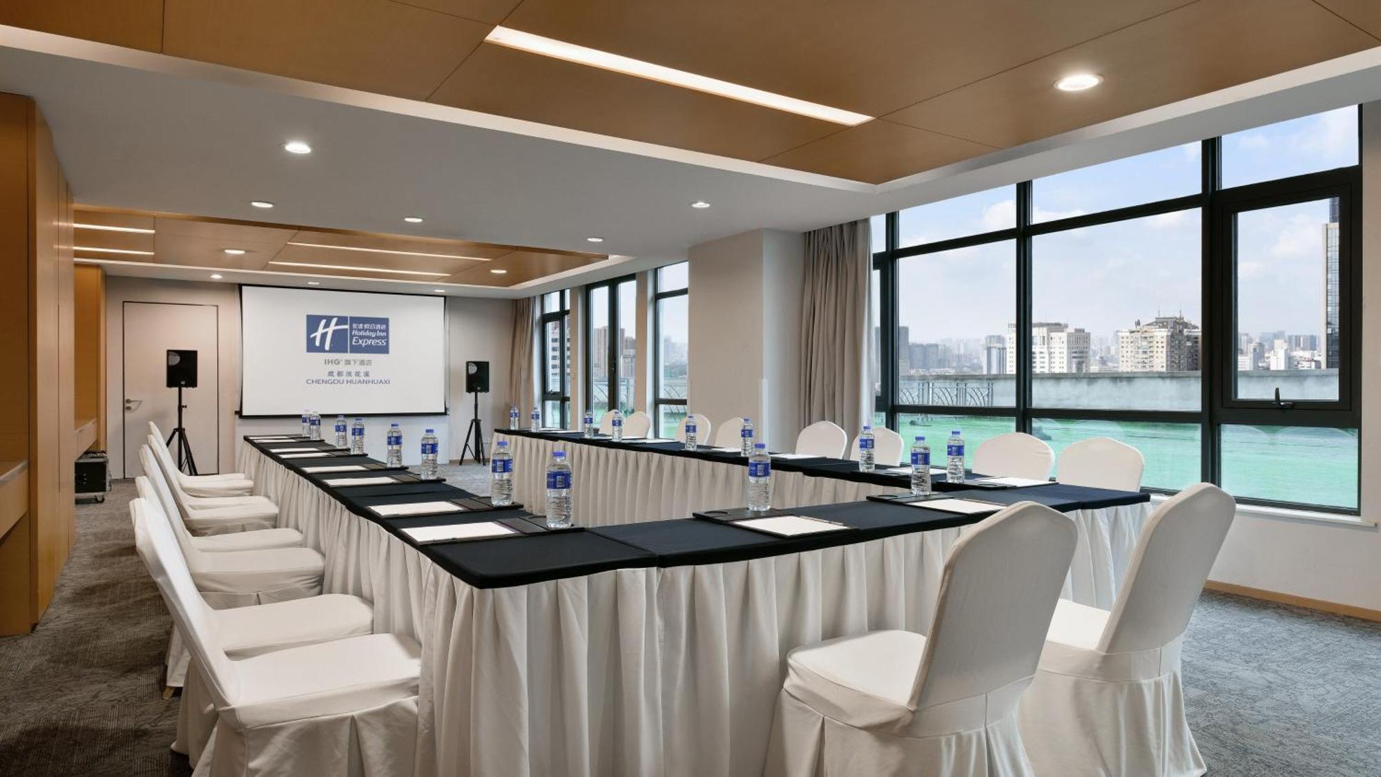 Holiday Inn Express Chengdu Huanhuaxi By Ihg-Near Jinsha Site Musem,Near Wuhou Temple Museum,Welcome Drinks,Free Gym,Free Self-Service Laundry Chengdú Exterior foto