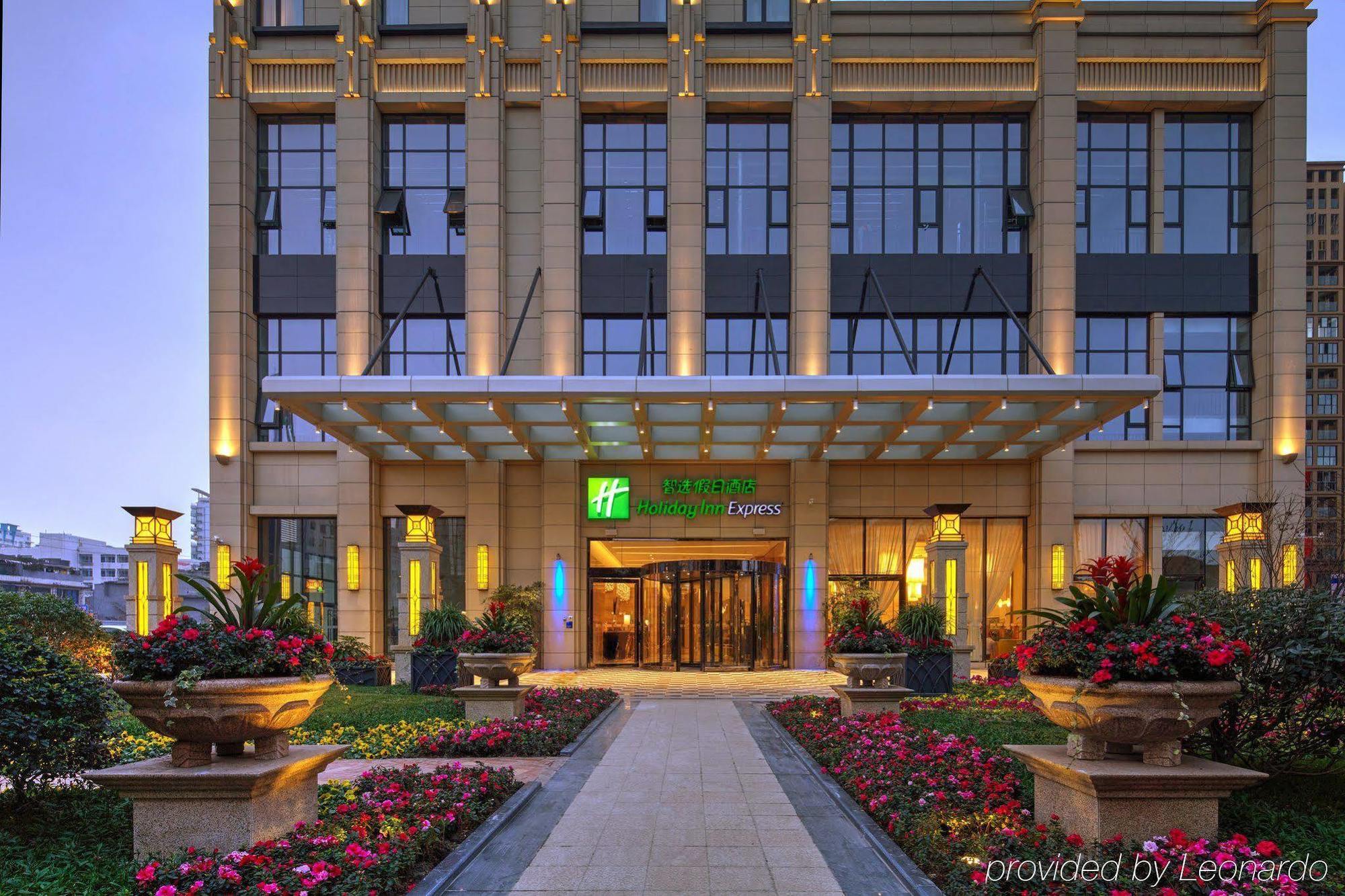 Holiday Inn Express Chengdu Huanhuaxi By Ihg-Near Jinsha Site Musem,Near Wuhou Temple Museum,Welcome Drinks,Free Gym,Free Self-Service Laundry Chengdú Exterior foto